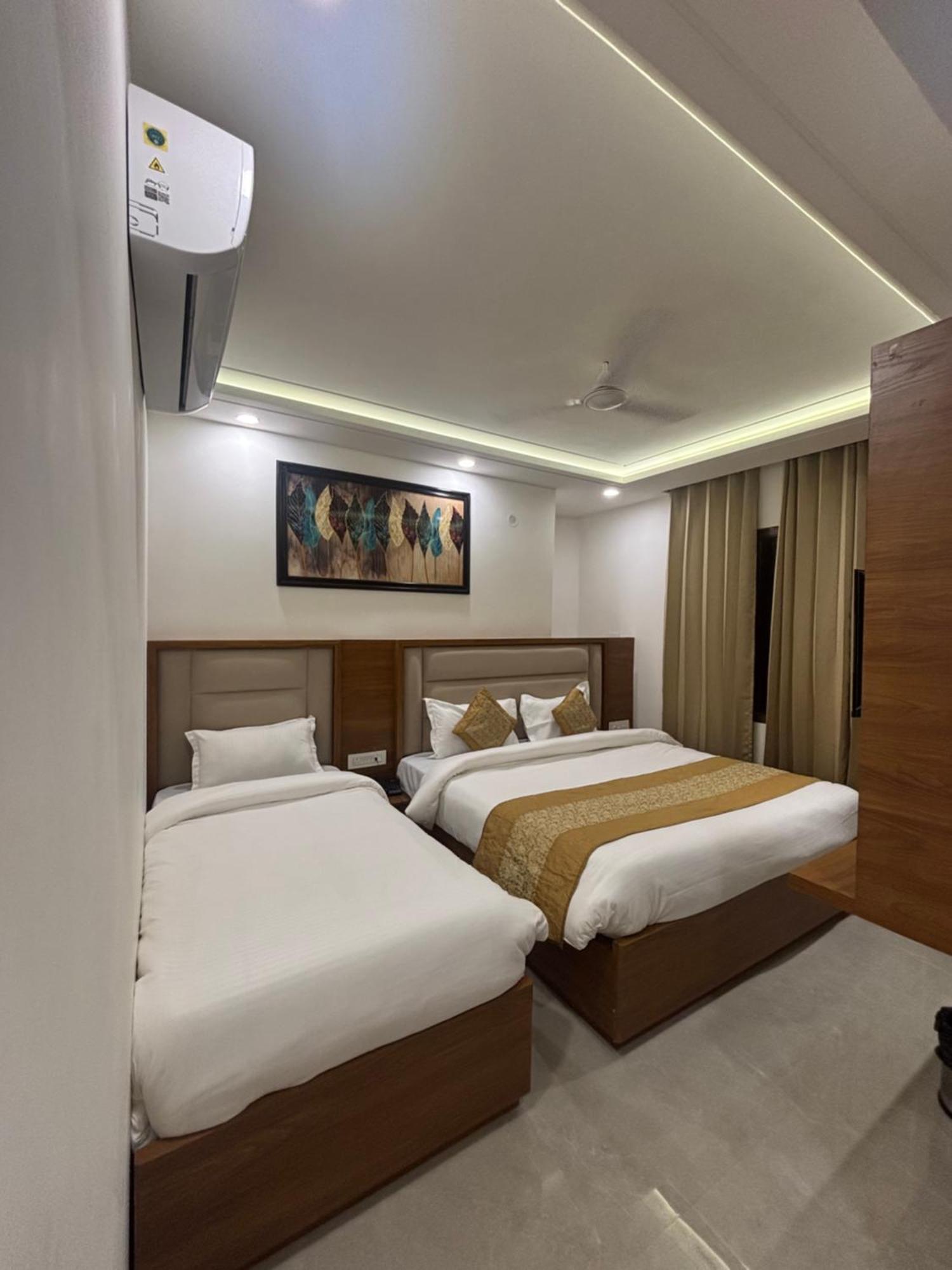 Hotel G R Residency Golden Temple Just 2 Mins Walking Distance From Hotel Amritsar Exterior photo