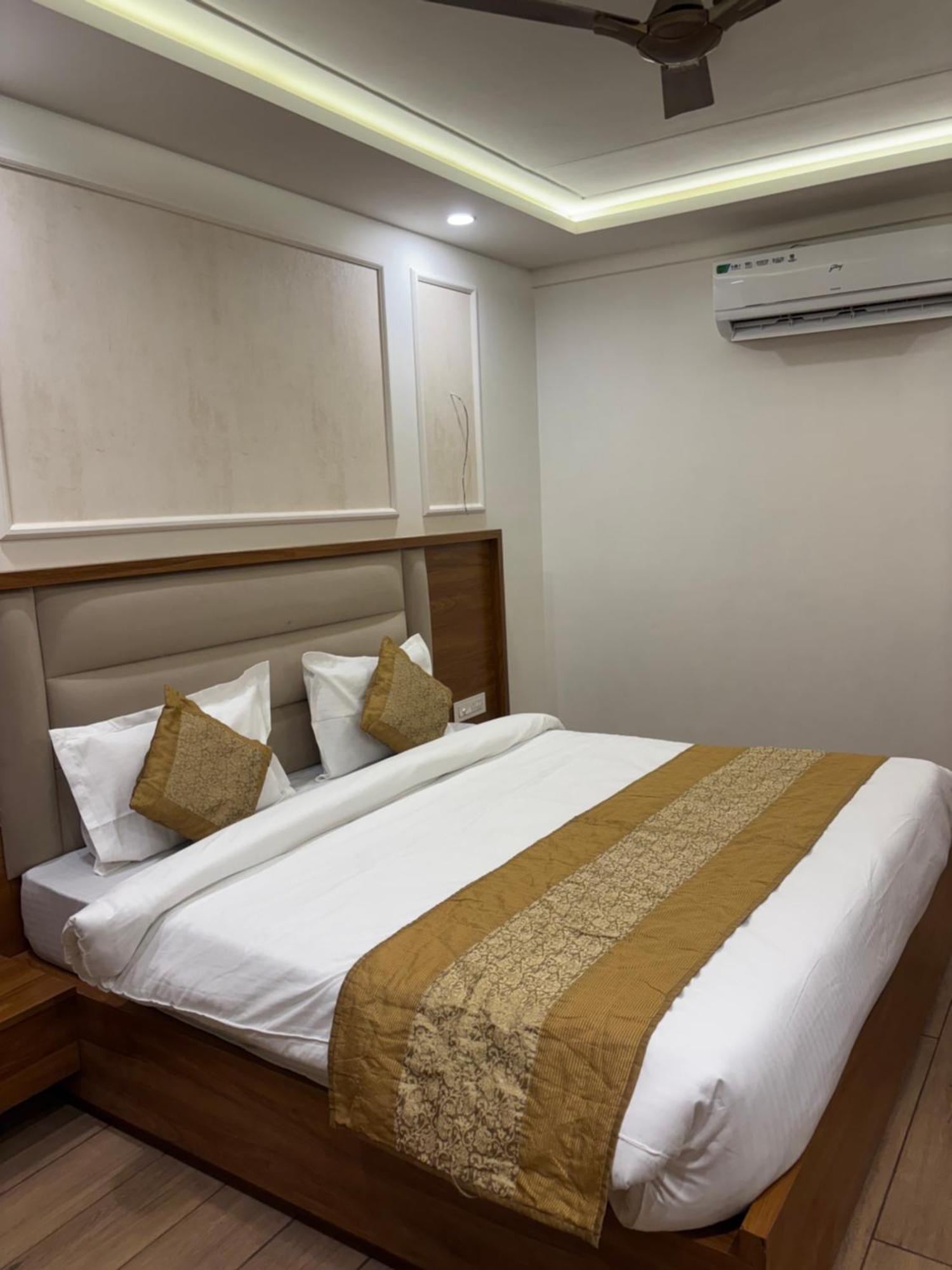 Hotel G R Residency Golden Temple Just 2 Mins Walking Distance From Hotel Amritsar Exterior photo