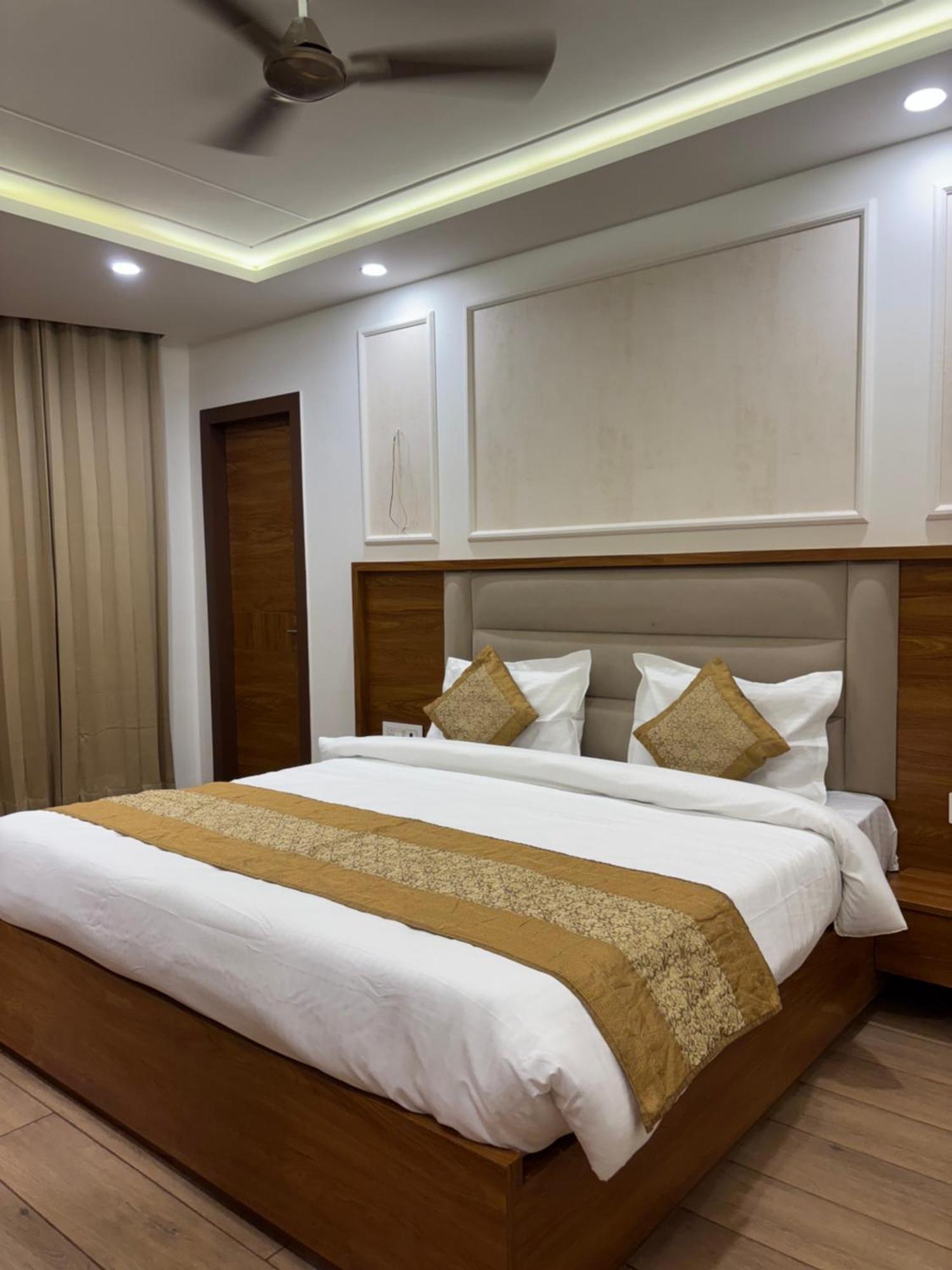 Hotel G R Residency Golden Temple Just 2 Mins Walking Distance From Hotel Amritsar Exterior photo