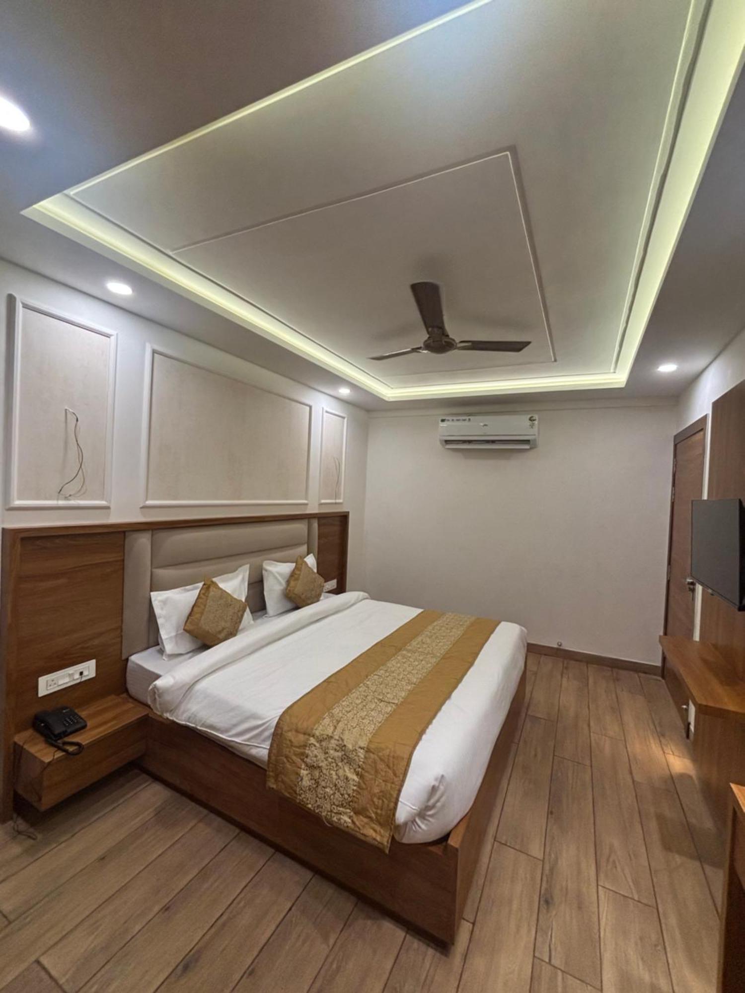 Hotel G R Residency Golden Temple Just 2 Mins Walking Distance From Hotel Amritsar Exterior photo