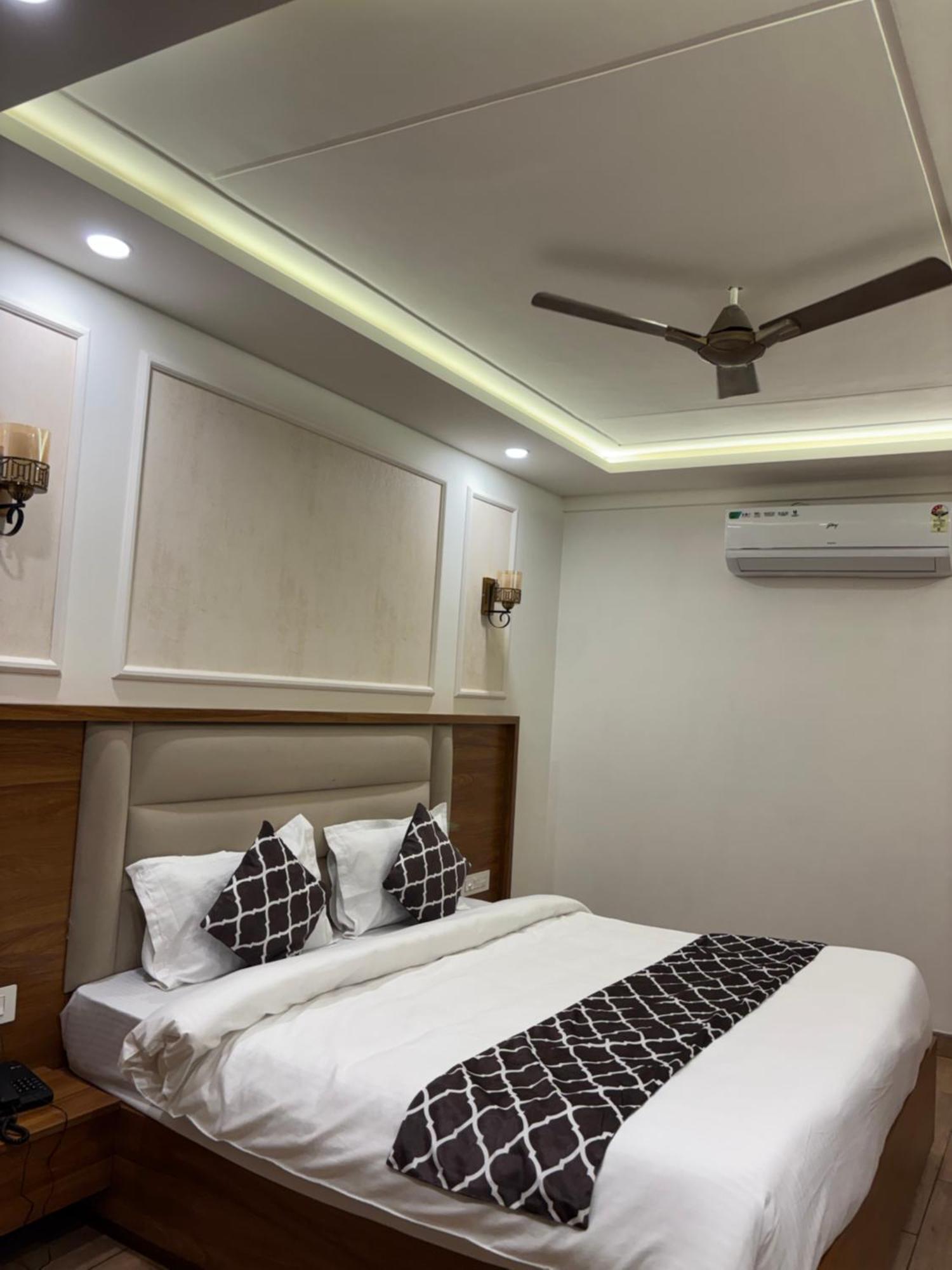 Hotel G R Residency Golden Temple Just 2 Mins Walking Distance From Hotel Amritsar Exterior photo