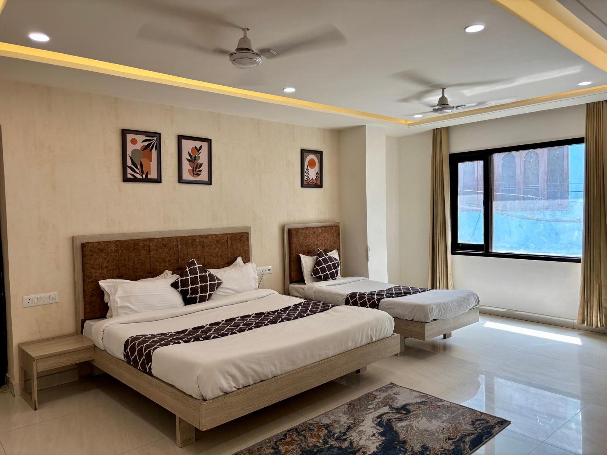 Hotel G R Residency Golden Temple Just 2 Mins Walking Distance From Hotel Amritsar Exterior photo