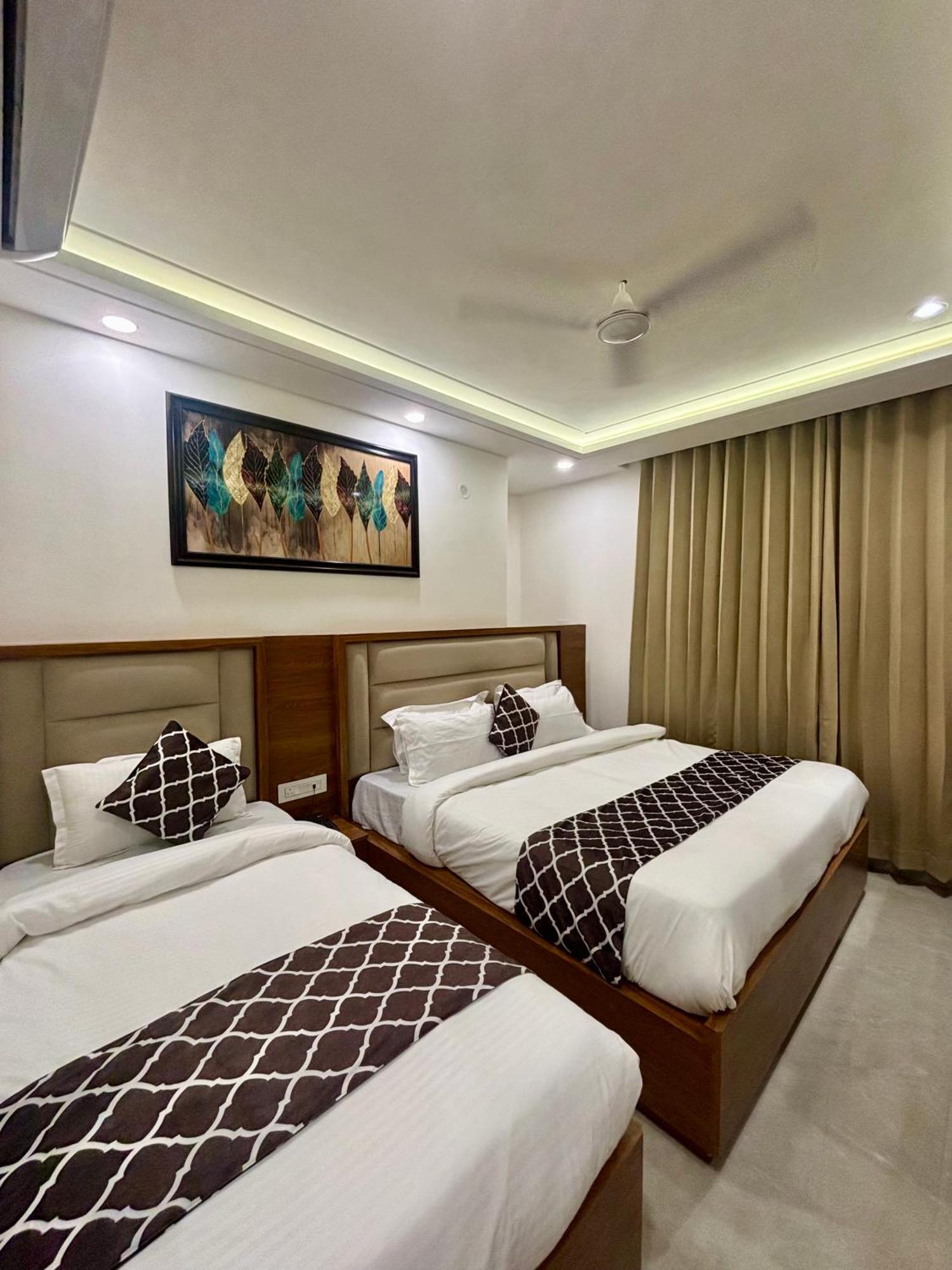 Hotel G R Residency Golden Temple Just 2 Mins Walking Distance From Hotel Amritsar Exterior photo