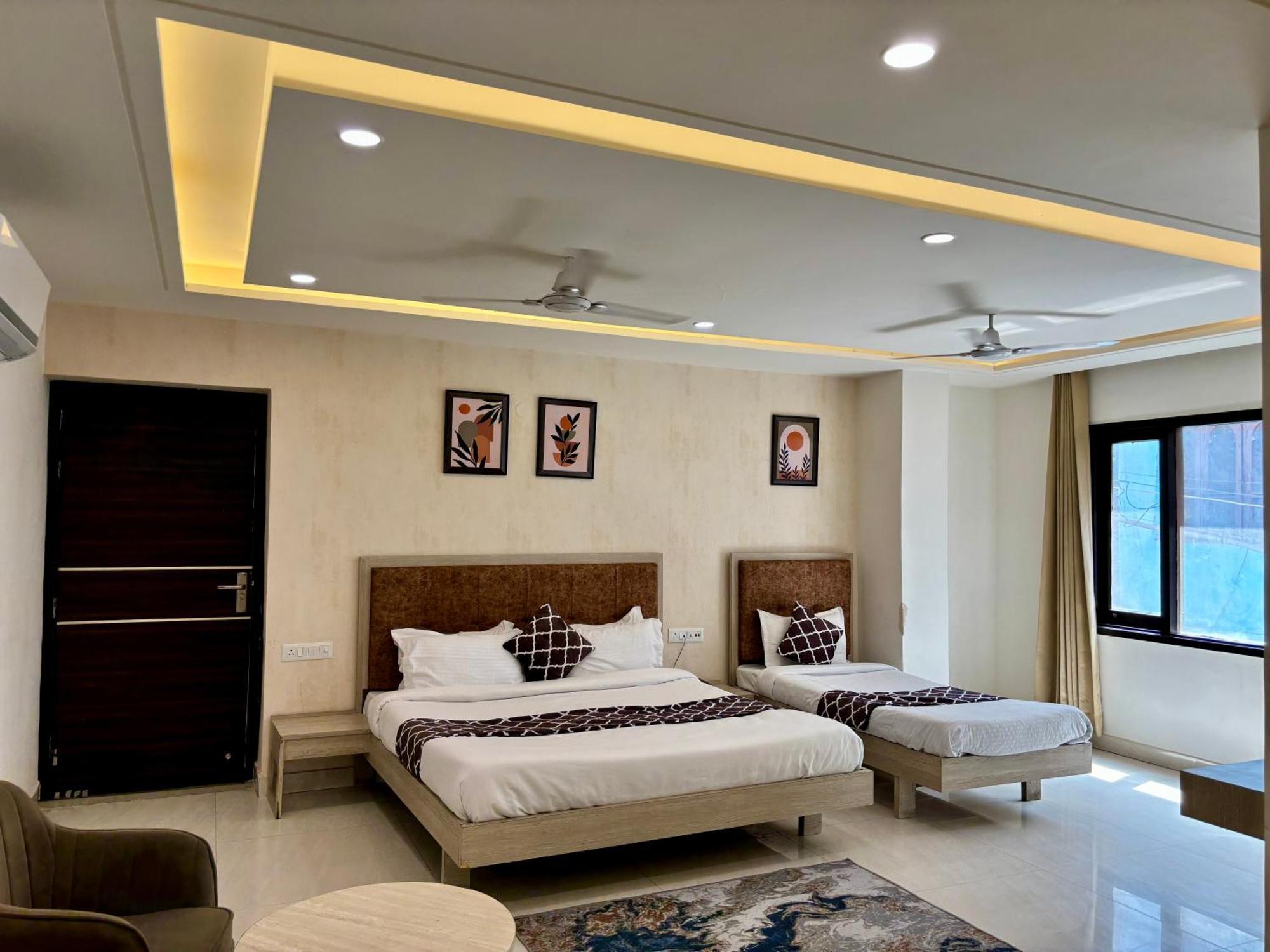 Hotel G R Residency Golden Temple Just 2 Mins Walking Distance From Hotel Amritsar Exterior photo