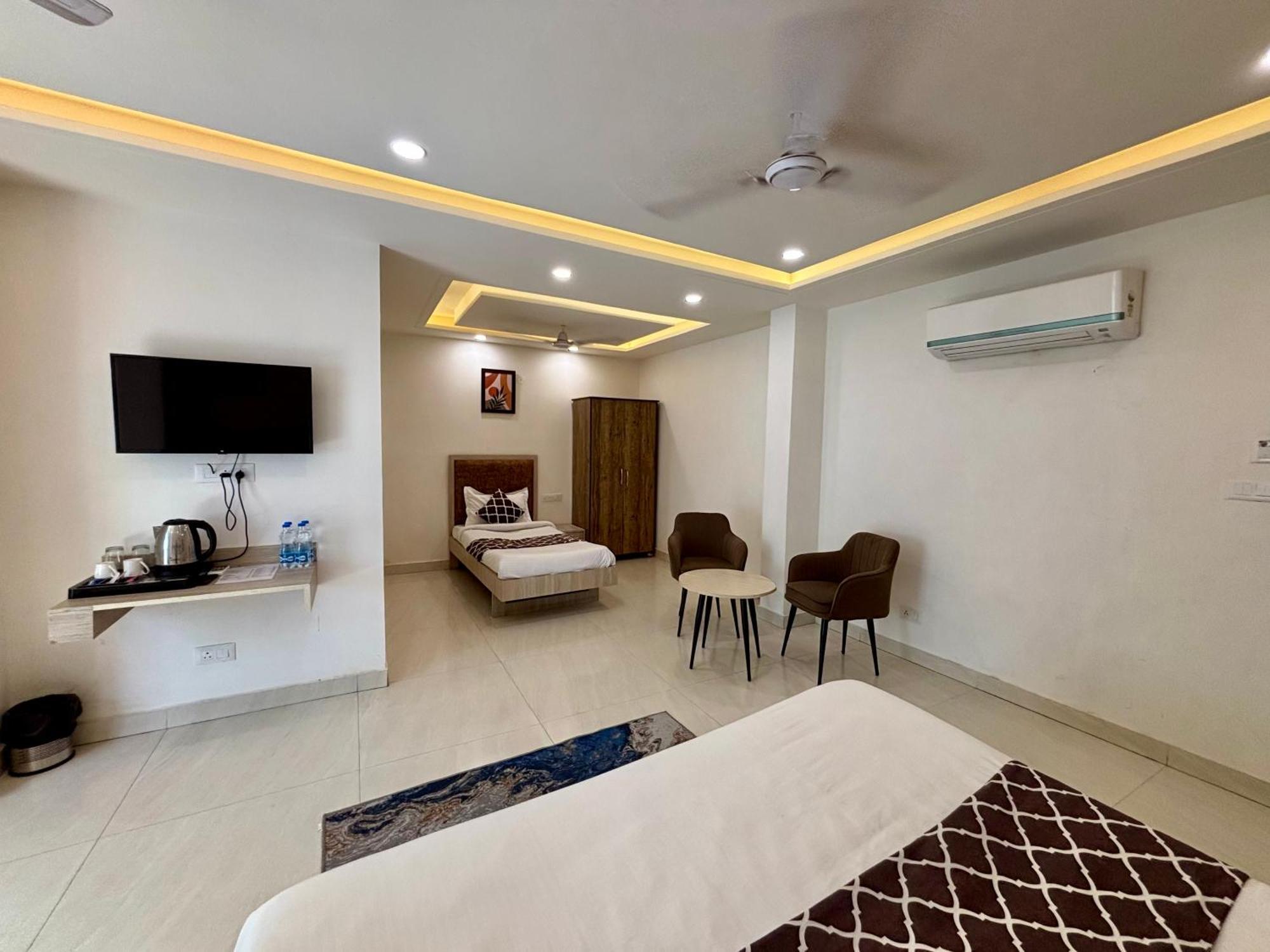 Hotel G R Residency Golden Temple Just 2 Mins Walking Distance From Hotel Amritsar Exterior photo
