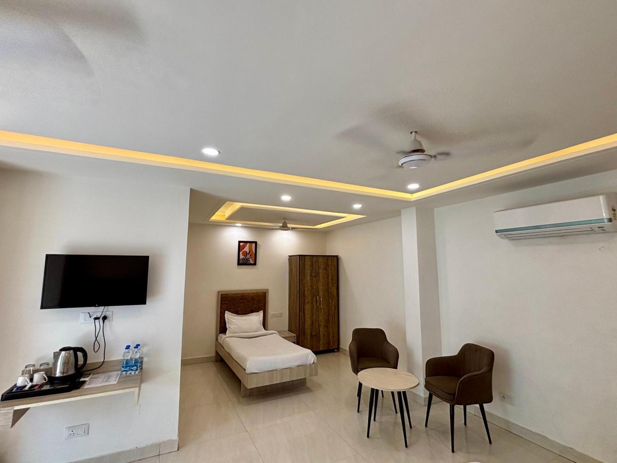 Hotel G R Residency Golden Temple Just 2 Mins Walking Distance From Hotel Amritsar Exterior photo