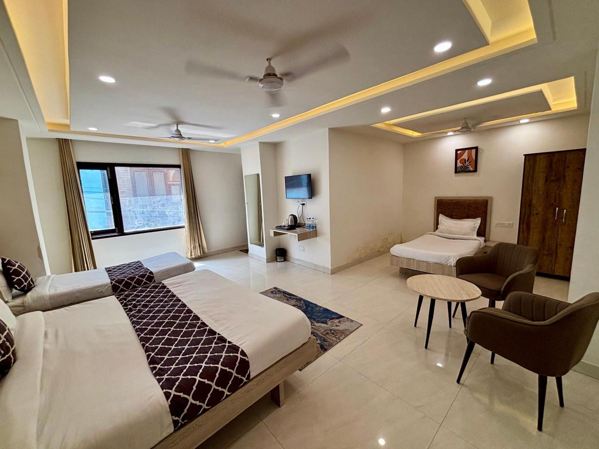 Hotel G R Residency Golden Temple Just 2 Mins Walking Distance From Hotel Amritsar Exterior photo