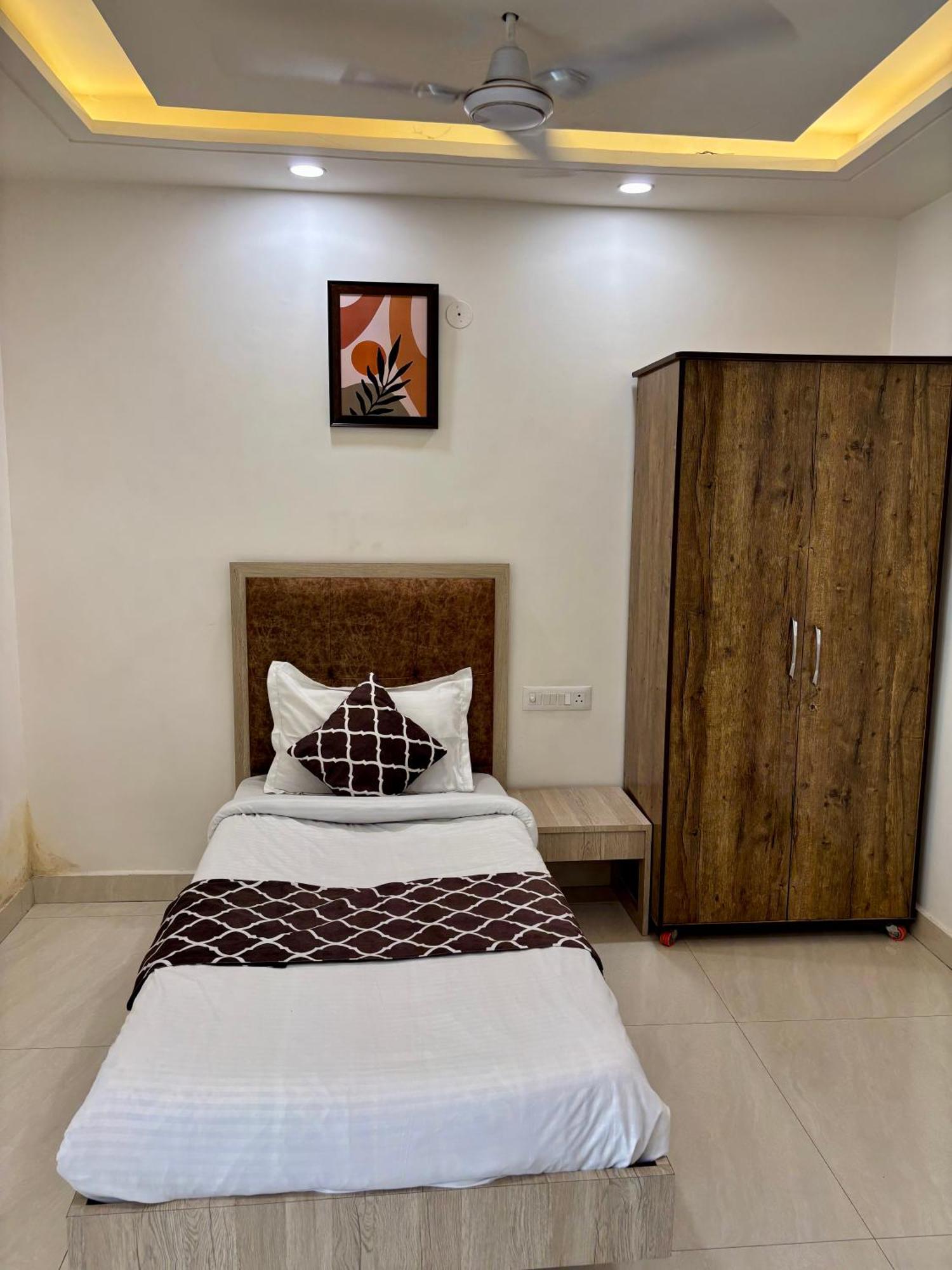 Hotel G R Residency Golden Temple Just 2 Mins Walking Distance From Hotel Amritsar Exterior photo