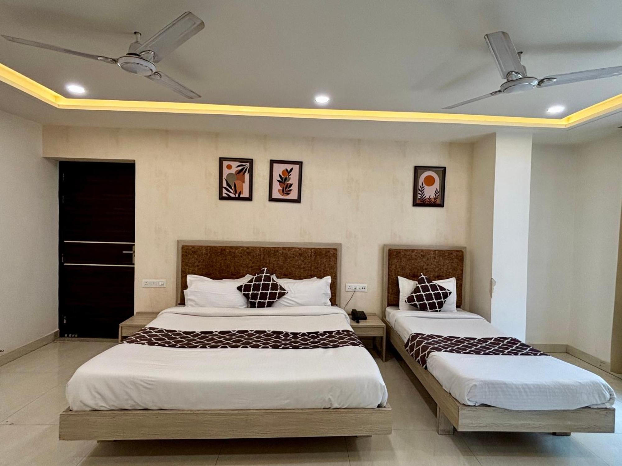 Hotel G R Residency Golden Temple Just 2 Mins Walking Distance From Hotel Amritsar Exterior photo
