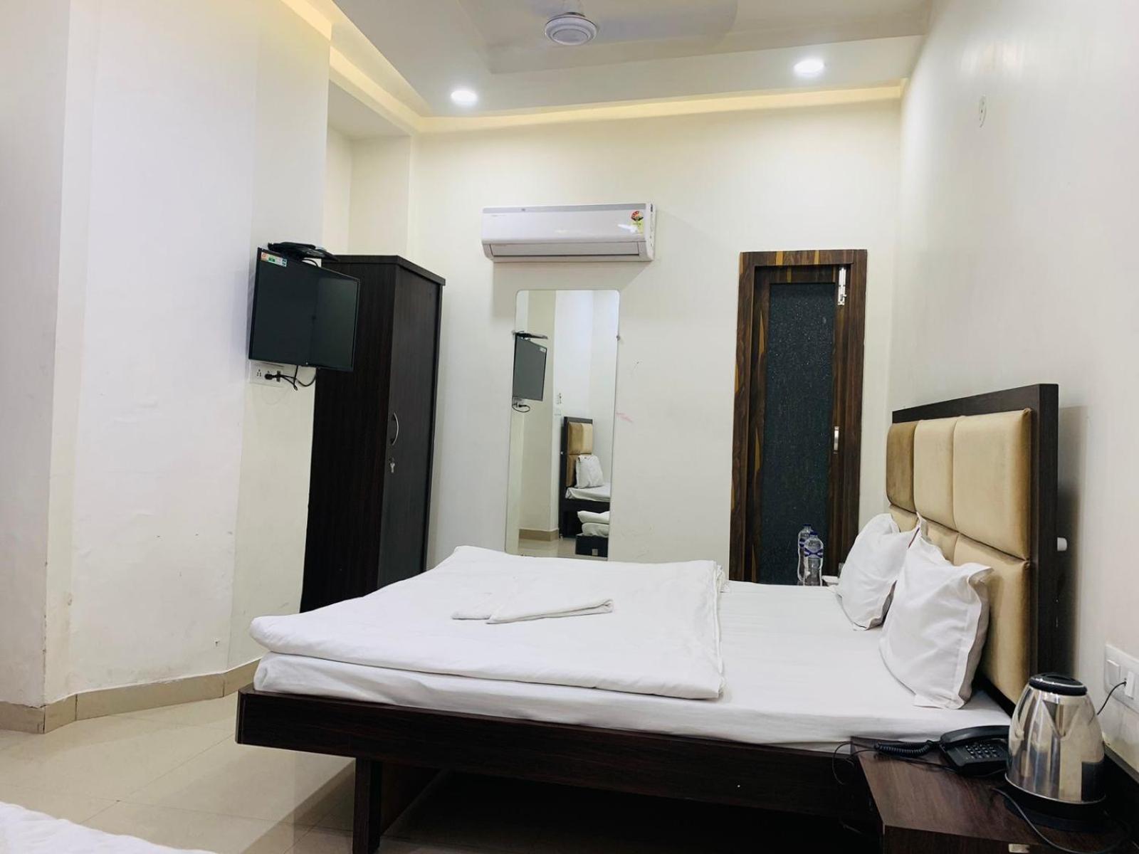 Hotel G R Residency Golden Temple Just 2 Mins Walking Distance From Hotel Amritsar Exterior photo